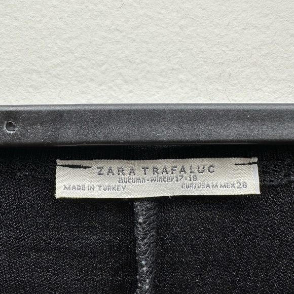 Black Zara Balloon Long Sleeve - Picture 2 of 2